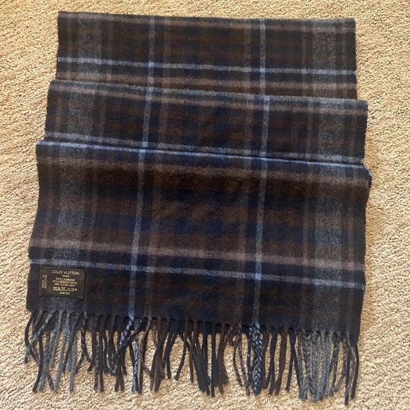 Louis Vuitton Plaid Scarf, Unisex - Picture 5 of 5